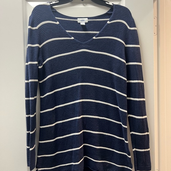 Old navy sweater - Picture 3 of 3